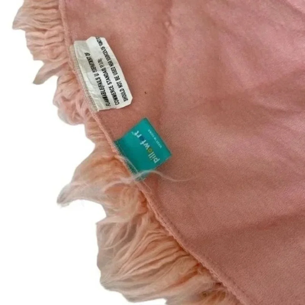 TARGET Pillowfort Shag Faux Fur Round Rug‎ 36”inches Blush Pink